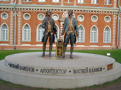 Музей Царицыно: памятник Казакову и Баженову