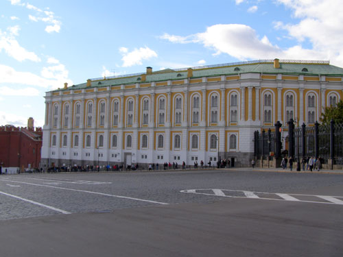 Здание Оружейной палаты в Кремле